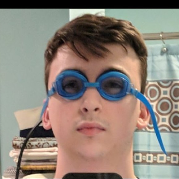 Profile Picture of Billy Garlick (@bilbis123) on Poshmark