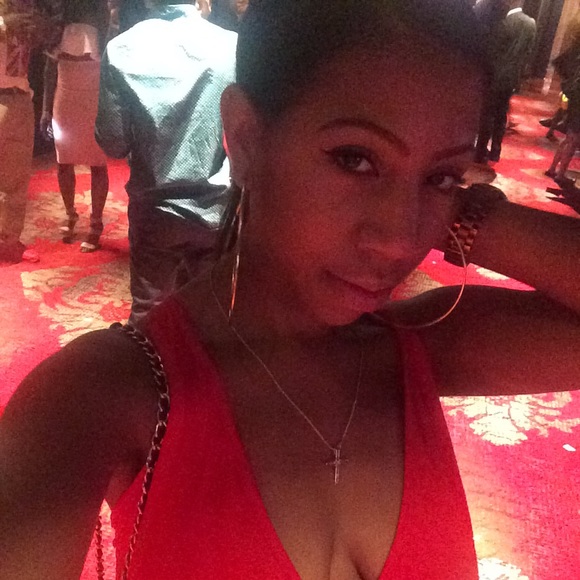 Profile Picture of Amanda Chambers (@acham87) on Poshmark