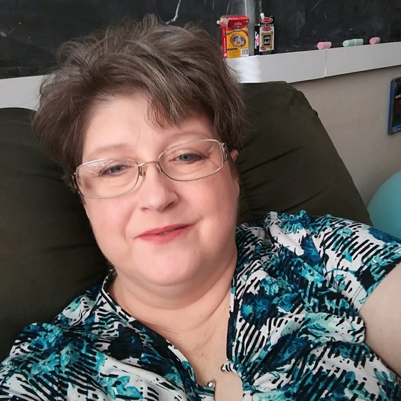 Profile Picture of Sherri Degolyer (@sdegolyer9211) on Poshmark