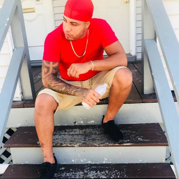 Profile Picture of Richard Vasquez (@eltibu25_) on Poshmark