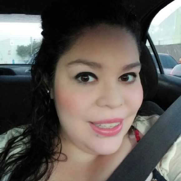 Profile Picture of Erika Carrillo (@laguera12) on Poshmark