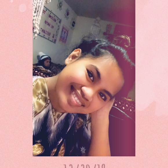 Profile Picture of Telenni Clarence (@diffsontee) on Poshmark