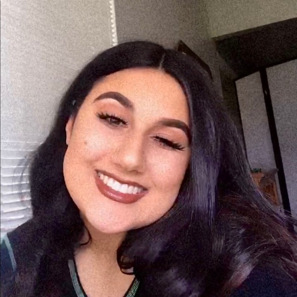 Profile Picture of Lily Daniel (@lilyanndaniel) on Poshmark