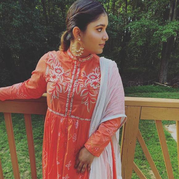 Profile Picture of Neha Feroze (@nehajaved07) on Poshmark