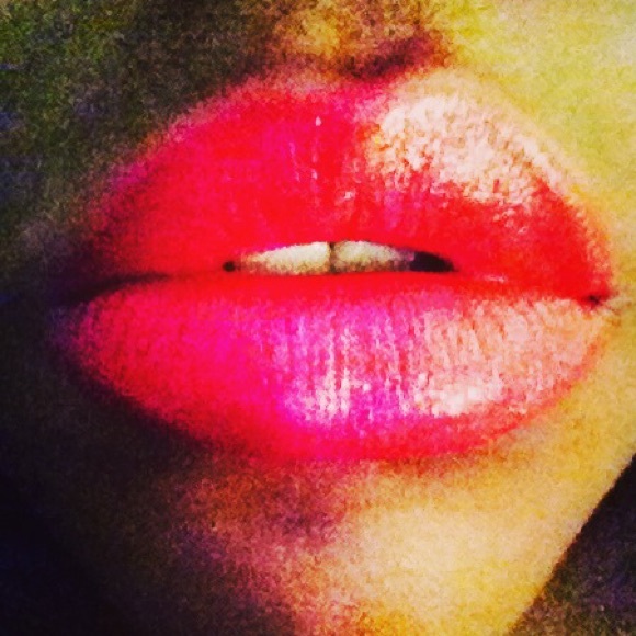 Profile Picture of Bea Davis (@bumblebea4u) on Poshmark