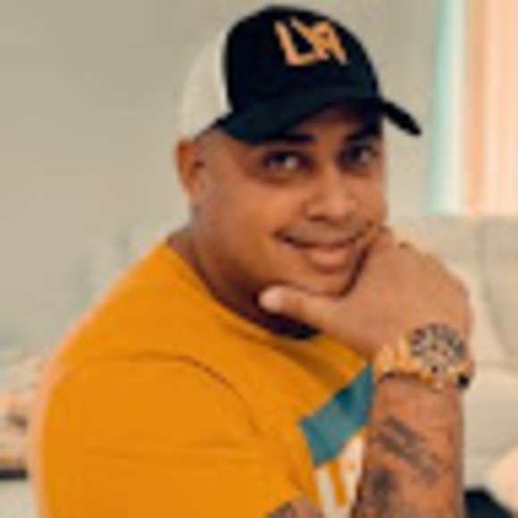 Profile Picture of José alexis Sarría martínez (@mrjose092591) on Poshmark