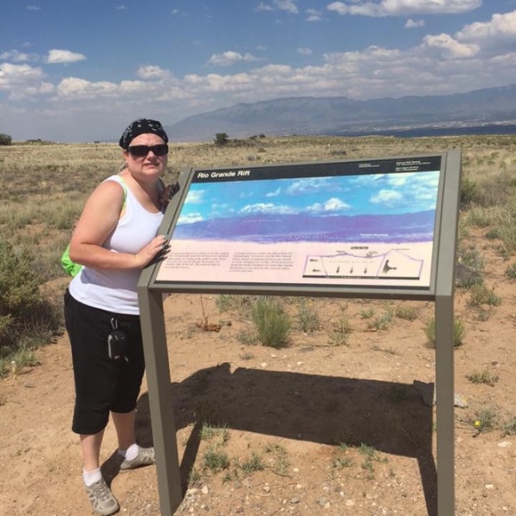 Profile Picture of Shenda Foresee (@shenda1) on Poshmark