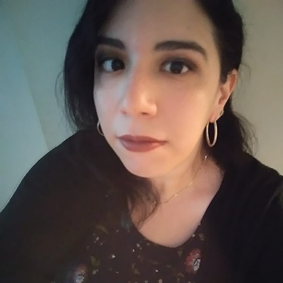 Profile Picture of Nathalin Pena (@mfwbfu) on Poshmark