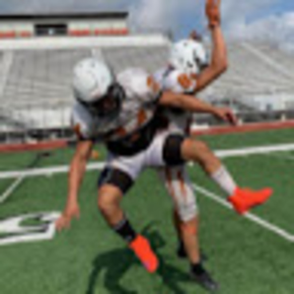 Profile Picture of Jared De los santos (@jareddls13) on Poshmark