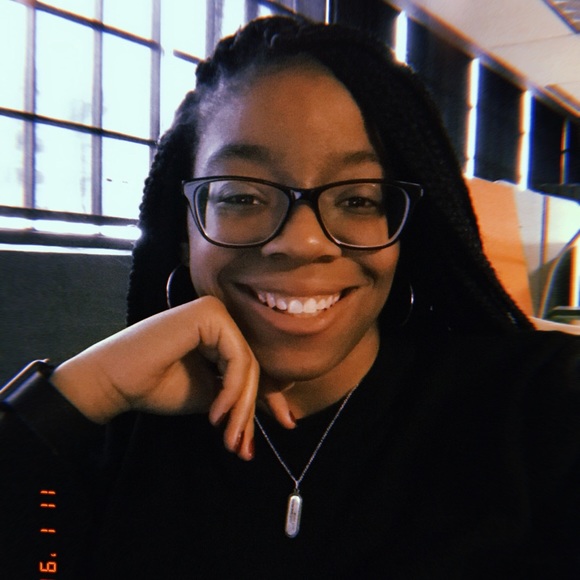 Profile Picture of Alexus Bomar (@alexusbomar) on Poshmark