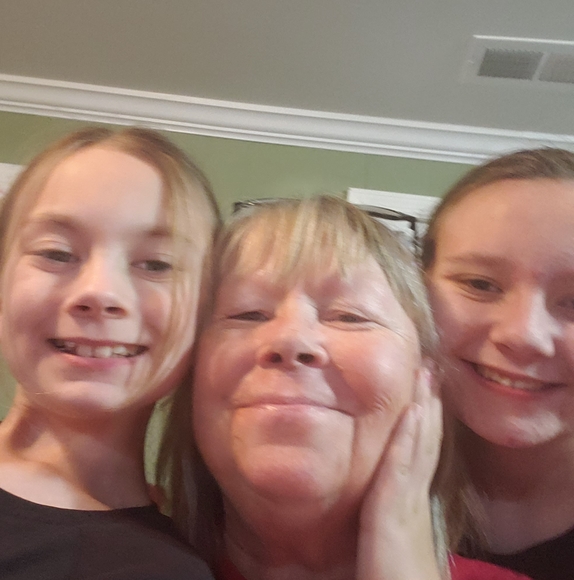 Profile Picture of Joan Roach (@joanr1960) on Poshmark