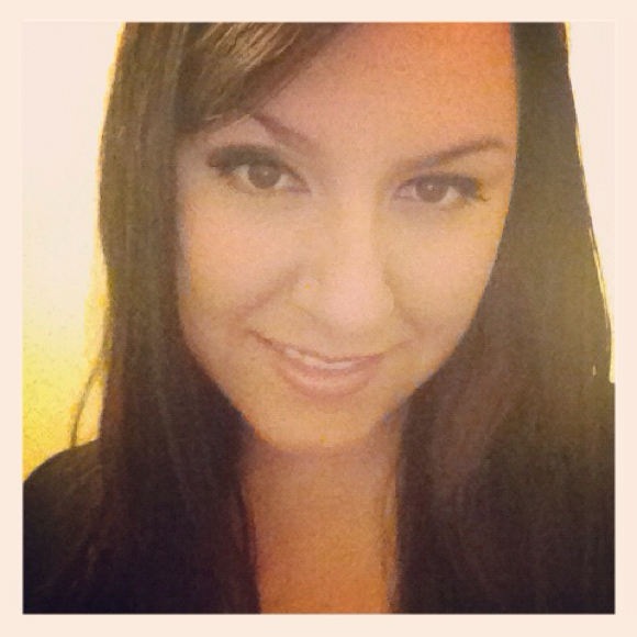 Profile Picture of Tomi Phillips (@tomileeann) on Poshmark