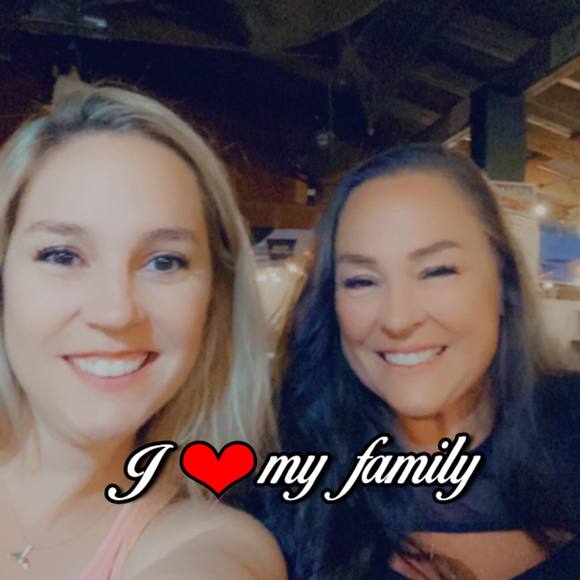 Profile Picture of Lindsey Manford (@lindseymanford) on Poshmark