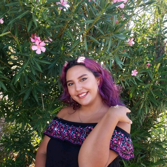 Profile Picture of Zuleyka Tabarez (@solsunfinds) on Poshmark