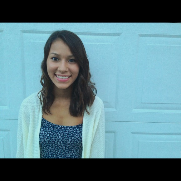 Profile Picture of Julia Whalen (@juliawhalen) on Poshmark