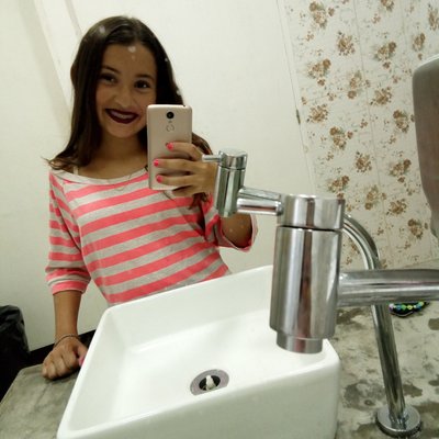 Profile Picture of Lucy_Moliné (@Lucy_Bradshaw23) on Twitter