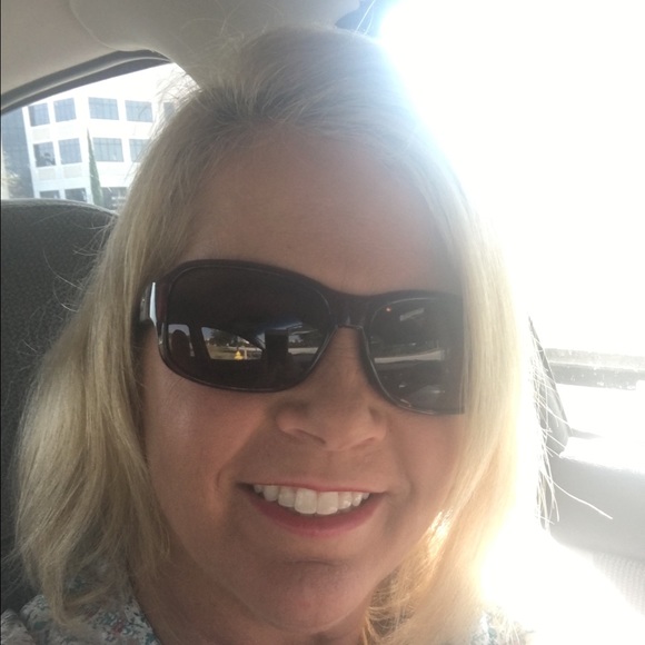 Profile Picture of Pamela Jones (@georgiadawg22) on Poshmark