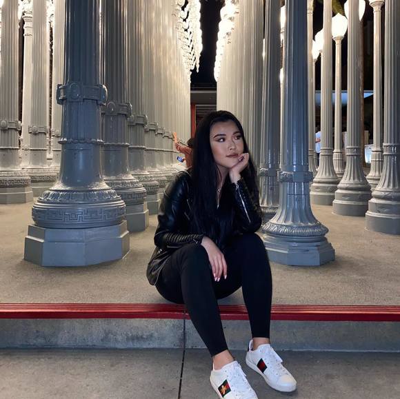 Profile Picture of Nancy Weng (@wengnancy628) on Poshmark