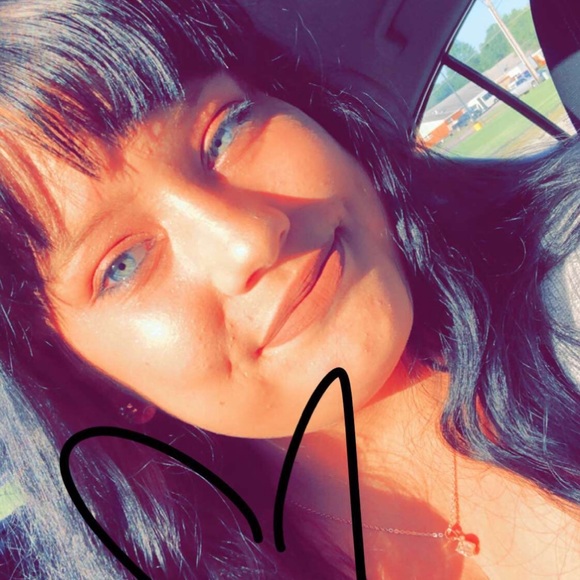 Profile Picture of Faith Smith (@faithsmith186) on Poshmark