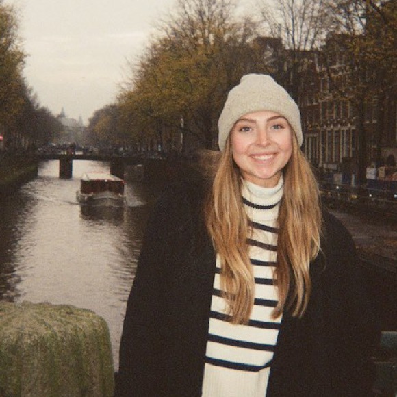 Profile Picture of Annabelle Blake (@ablake979) on Poshmark