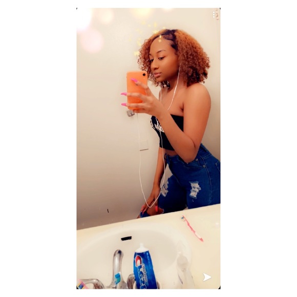 Profile Picture of Maya Gordon (@mayarene99) on Poshmark