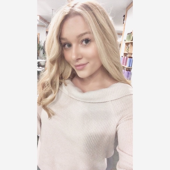 Profile Picture of Jasmine Head (@jasmine_head) on Poshmark