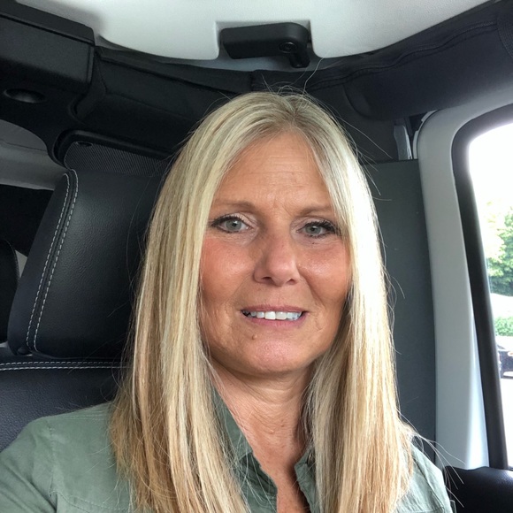 Profile Picture of Beverly Hoyt (@beverlyhoyt) on Poshmark