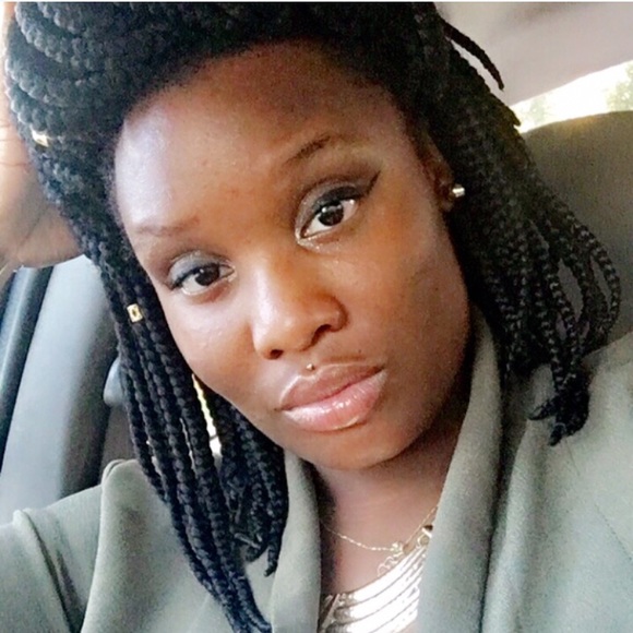 Profile Picture of Alantria Mackey (@amackey27) on Poshmark