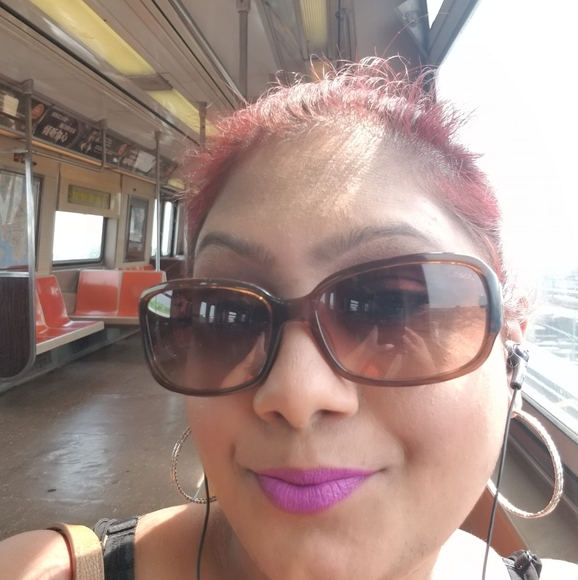 Sheriza Khan - Poshmark Profile Picture of Sheriza Khan (@skshopaholic381) on Poshmark