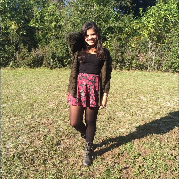 Profile Picture of Alyssa Archard (@amarchie6) on Poshmark