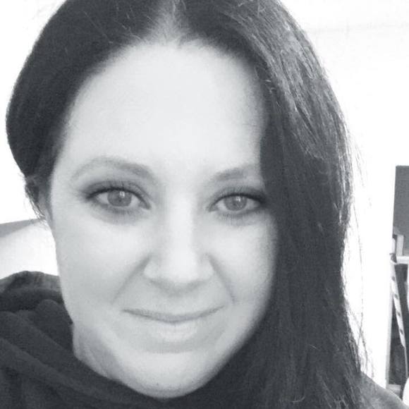 Stacey Strassburger - Poshmark Profile Picture of Stacey Strassburger (@staceystrassbur) on Poshmark