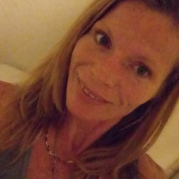 Profile Picture of Erica Sides (@ericasides) on Poshmark