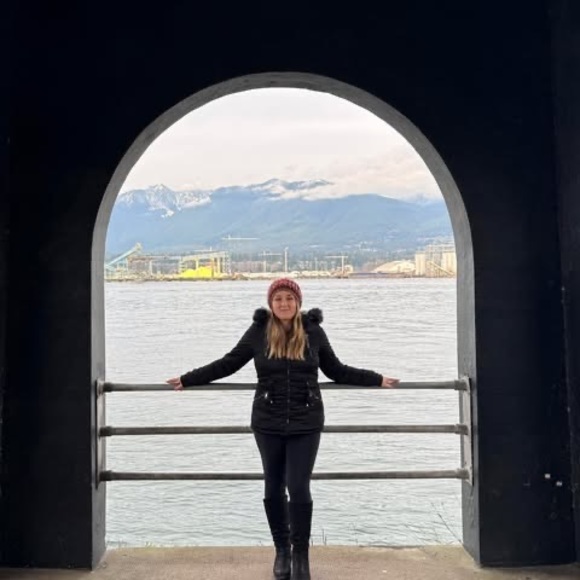 Profile Picture of Serena Zopf (@serenazopf) on Poshmark