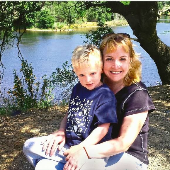 Profile Picture of Lisa Hergenrader (@lisahergenrader) on Poshmark