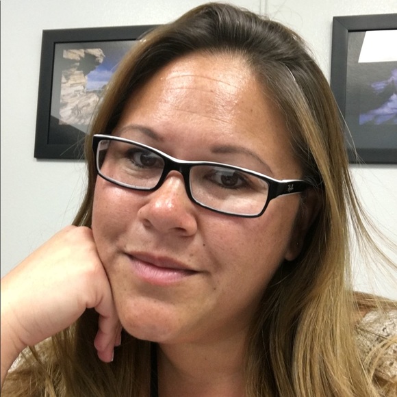 Profile Picture of Tonya Espere (@auntieta) on Poshmark