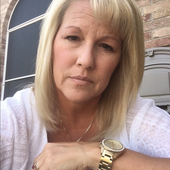 Lori Taddonio - Poshmark Profile Picture of Lori Taddonio (@ltaddonio) on Poshmark