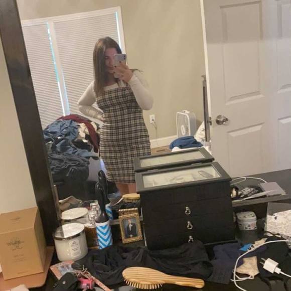 Profile Picture of Amberly Brown (@amberly_brow) on Poshmark