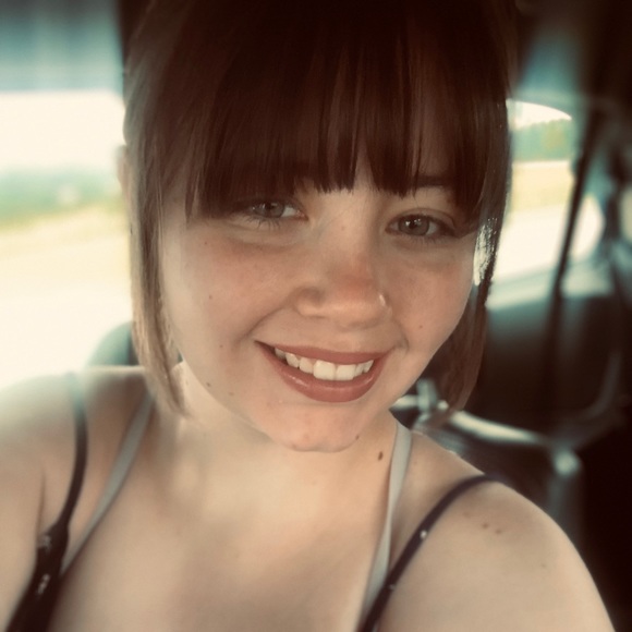 Profile Picture of Ashley Lachner (@ashleylachner) on Poshmark