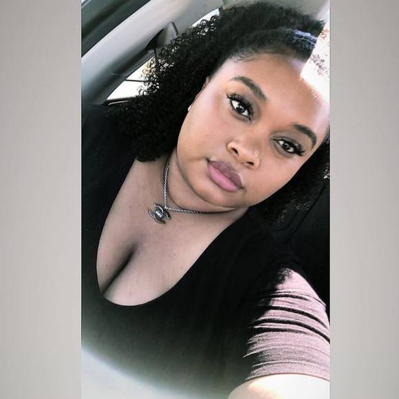 Profile Picture of Lauren Kelsaw (@loxoxo) on Poshmark