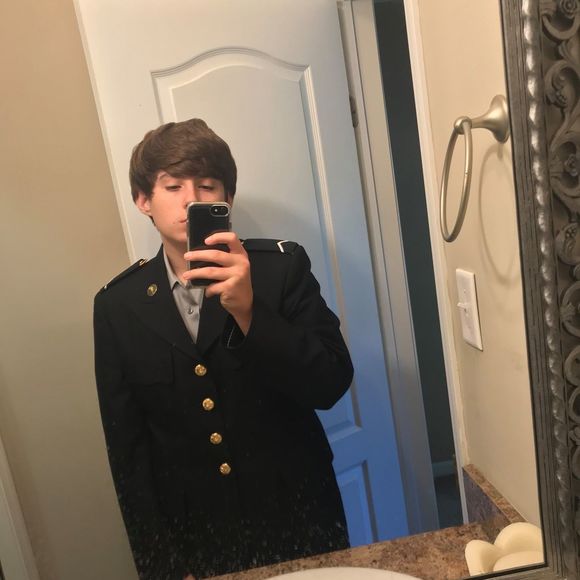 Andrew Dobbins - Poshmark Profile Picture of Andrew Dobbins (@cruzdobbins) on Poshmark