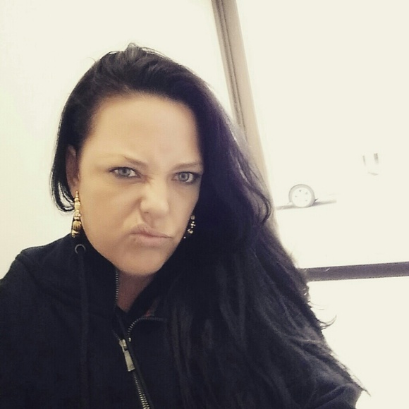 Profile Picture of Deena Fleegle (@bean111) on Poshmark