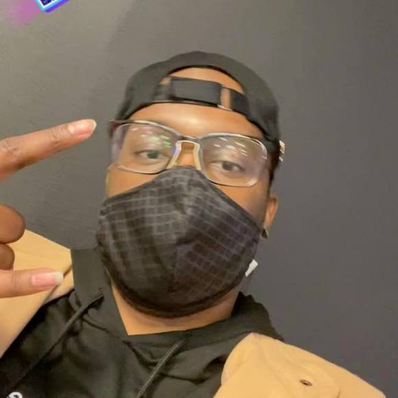 Profile Picture of Marc Riley (@mriley0507) on Poshmark