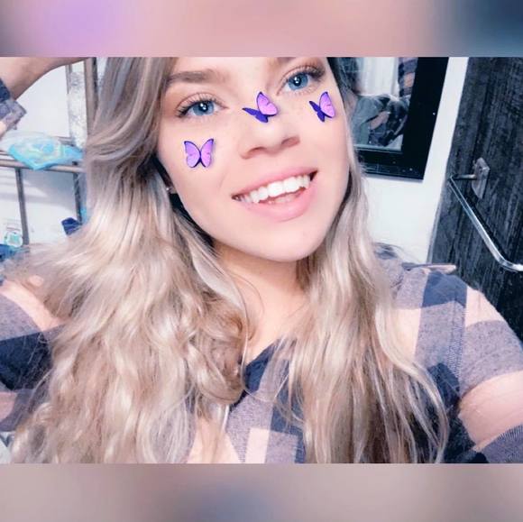 Profile Picture of Elizabeth Soltysiak (@lizzy56love) on Poshmark