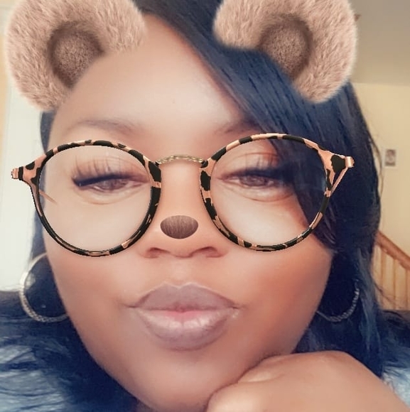 Profile Picture of Nicky Thomas (@babybirdbab) on Poshmark