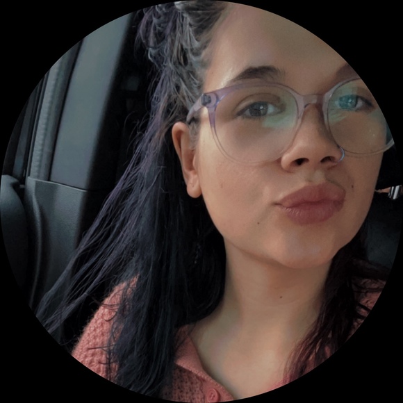 Profile Picture of Lynda Theriault (@lyndaterryo) on Poshmark