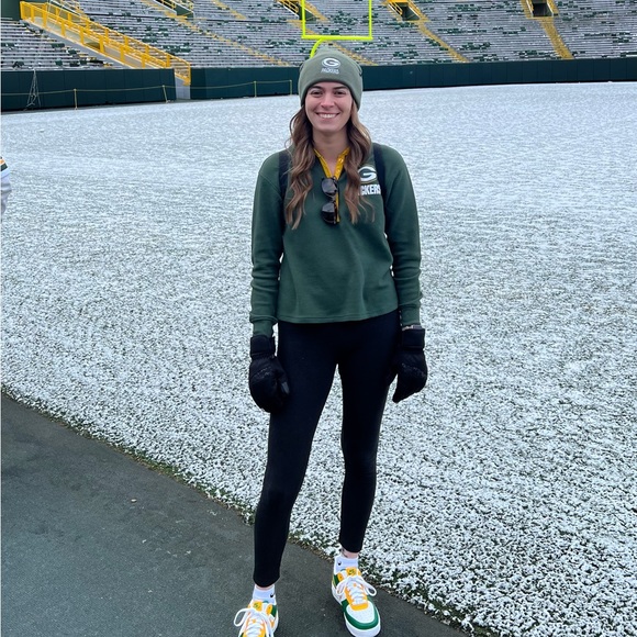 Profile Picture of Katie Nicolini (@knnicolini) on Poshmark