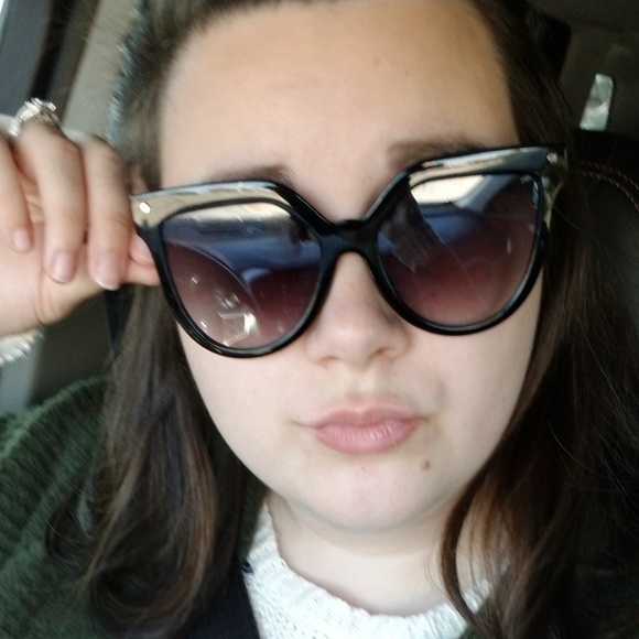 Profile Picture of Jessica Misiolek (@jessicamisiolek) on Poshmark