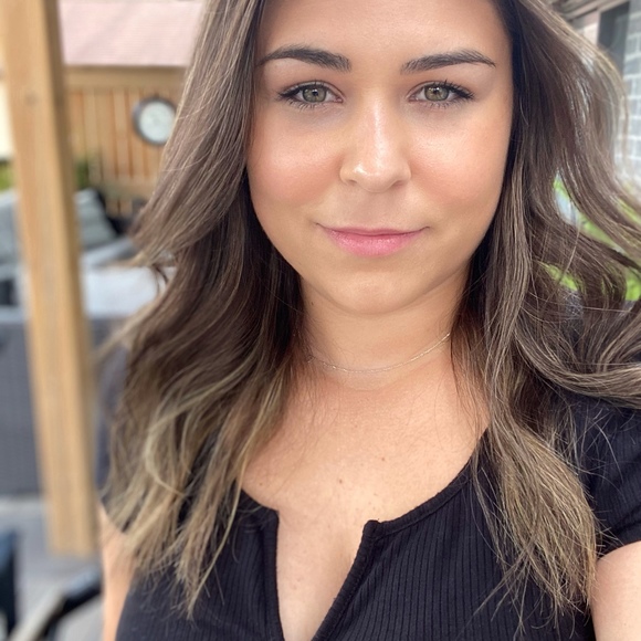 Profile Picture of Alex Schaefer (@alexschaef) on Poshmark