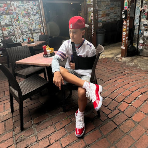 Profile Picture of Alec Papaj (@alecpapaj) on Poshmark