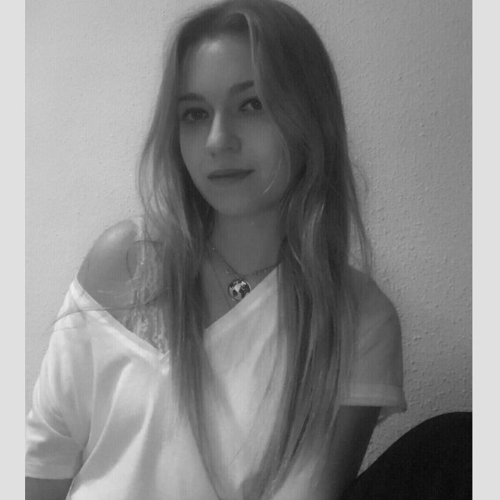 Profile Picture of AndreaK (@aksnova) on Tiktok